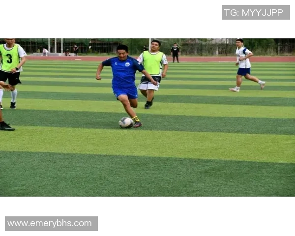 花式足球卖艺的魅力与技巧探秘让我们一起领略这项运动的无限可能 花式足球卖艺的魅力与技巧探秘让我们一起领略这项运动的无限可能