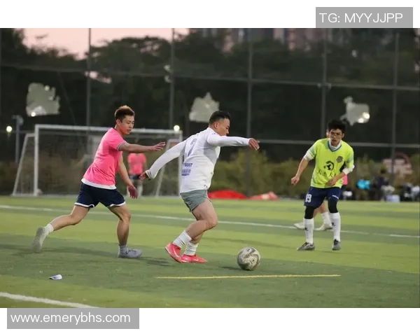 足球脚步运动的魅力与技巧探索助力青少年全面发展与健康成长 足球脚步运动的魅力与技巧探索助力青少年全面发展与健康成长