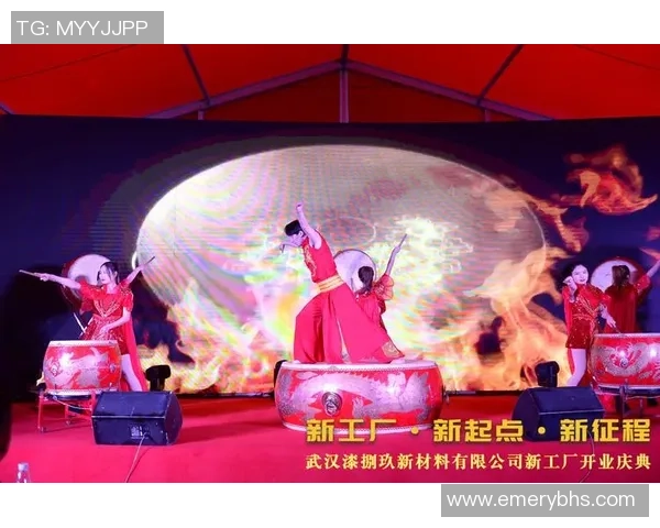 问鼎足球之路：从青涩梦想到世界巅峰的辉煌征程